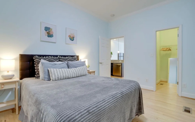 photo 4 of Exquisite 1 BR Apartment at Alexandria
