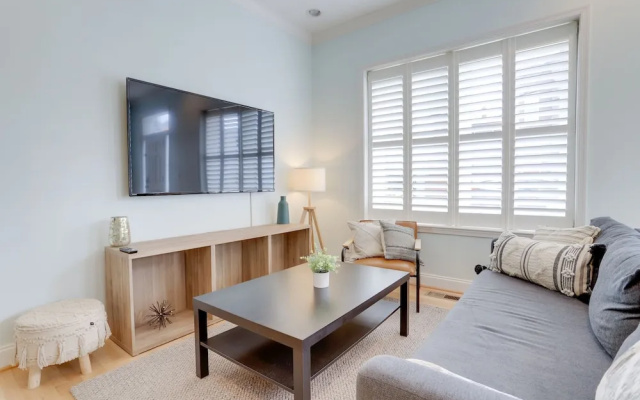 photo 5 of Exquisite 1 BR Apartment at Alexandria