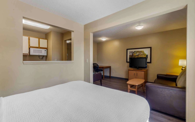 photo 4 of Studio 6 Suites Greenville, SC - Haywood Mall