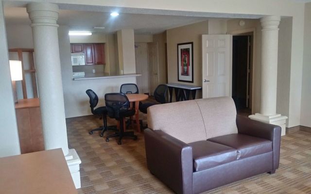 photo 2 of Studio 6 Suites Jacksonville Deerwood Park FL