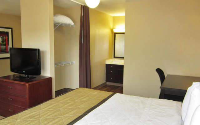 photo 4 of Studio 6 Suites Jacksonville Deerwood Park FL