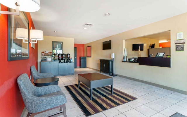 photo 2 of Extended Stay America Select Suites St Louis Earth City