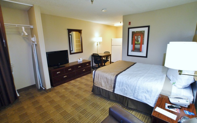 photo 4 of Extended Stay America Select Suites - St. Louis - Westport - E Lackland Rd