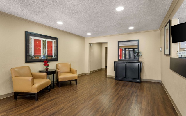 photo 3 of Suburban Studios Houston North I-45