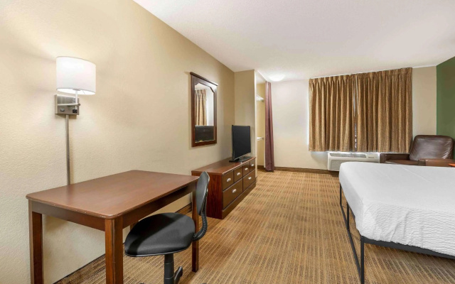 photo 4 of Extended Stay America Suites Indianapolis Airport