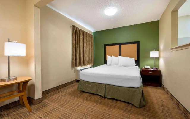 photo 2 of MainStay Suites Indianapolis Northwest - College Park