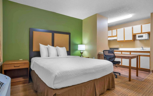 photo 3 of MainStay Suites Indianapolis Northwest - College Park