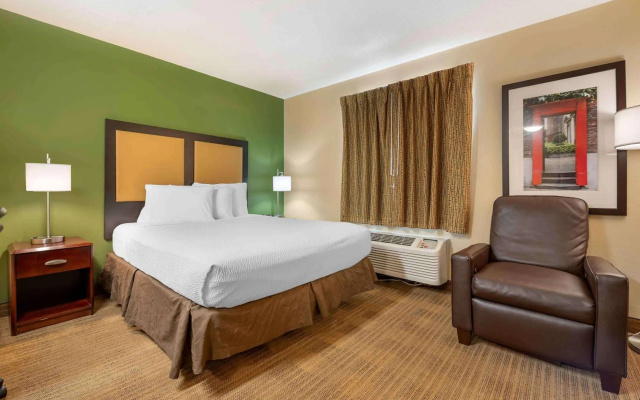 photo 4 of MainStay Suites Indianapolis Northwest - College Park