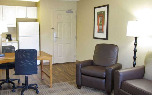 photo 3 of Extended Stay America Oakland Alameda Airport