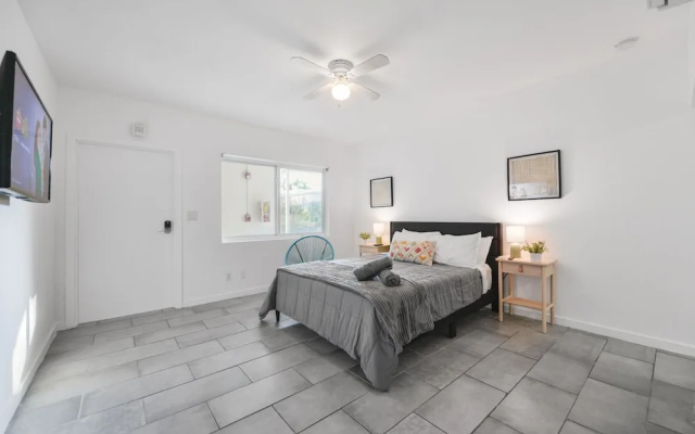 photo 2 of Fabulous Studio 15 min from The Beach