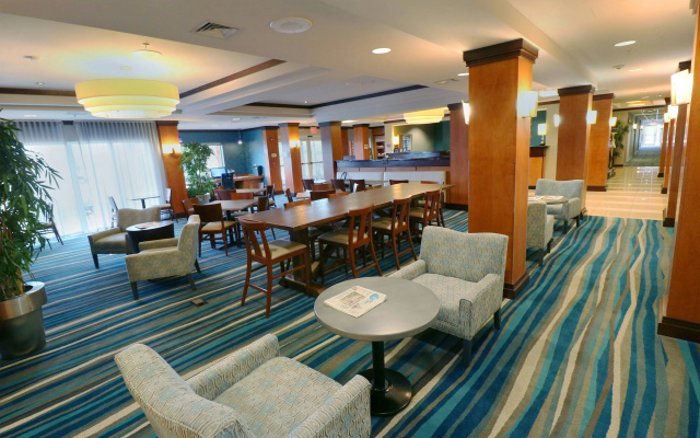 photo 2 of Fairfield Inn & Suites by Marriott Des Moines Airport