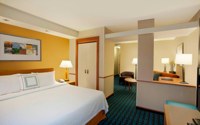photo 5 of Fairfield Inn & Suites by Marriott Detroit Metro Airport Romulus