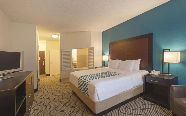 photo 4 of La Quinta Inn & Suites by Wyndham Central Point - Medford