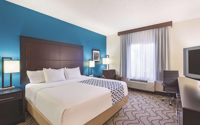 photo 5 of La Quinta Inn & Suites by Wyndham Central Point - Medford