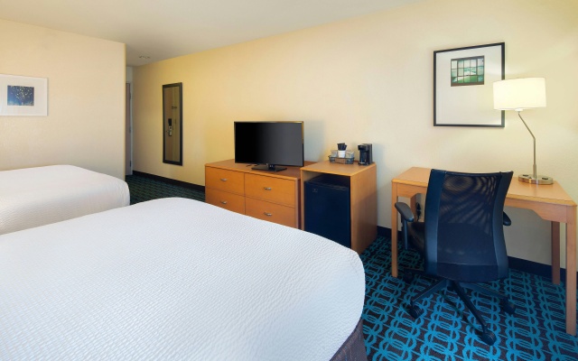 photo 5 of Fairfield Inn and Suites by Marriott Indianapolis Airport