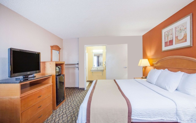 photo 4 of Baymont by Wyndham Madison Heights Detroit Area