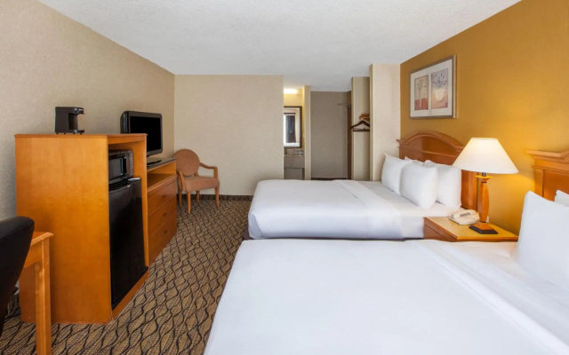 photo 4 of Americas Best Value Inn Canton