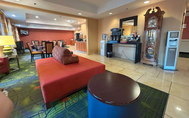 photo 2 of Country Inn & Suites by Radisson, Fayetteville I-95, NC
