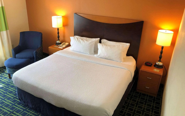 photo 3 of Country Inn & Suites by Radisson, Fayetteville I-95, NC