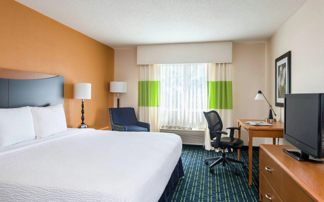 photo 3 of Fairfield Inn & Suites by Marriott® Grand Rapids Airport