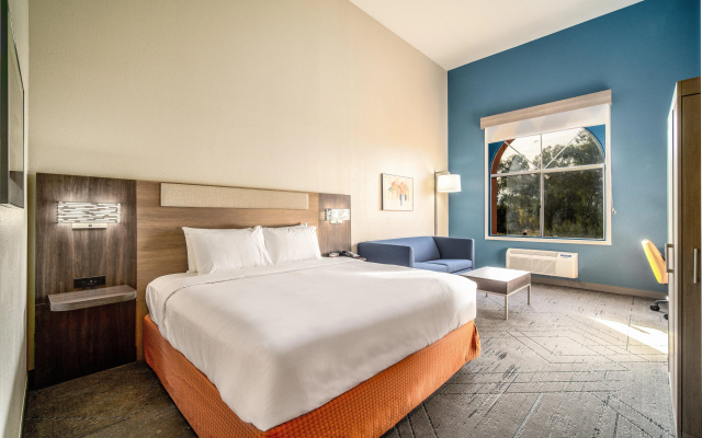 photo 3 of Holiday Inn Express & Suites Phoenix - Mesa West by IHG