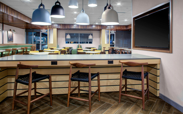 photo 4 of Fairfield Inn & Suites by Marriott Allentown West
