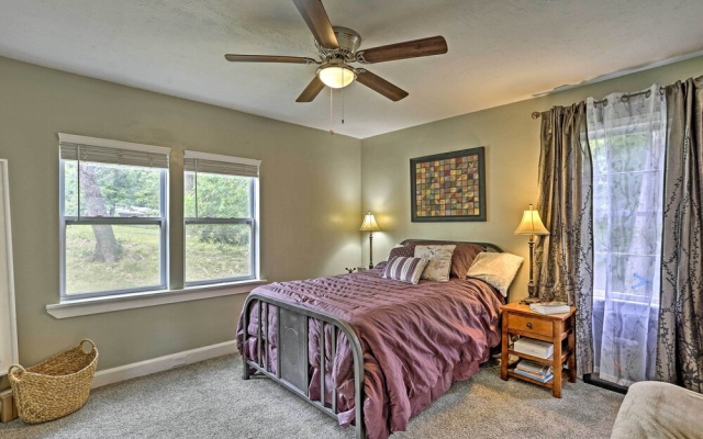 photo 4 of Family-friendly Escape ~ 6 Mi to City Center!