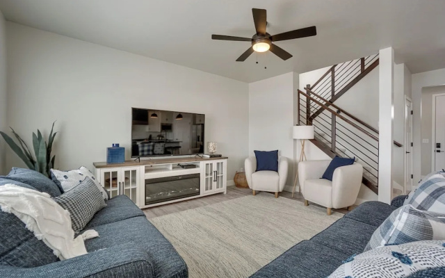 photo 2 of Family-friendly Townhome ~ 2 Mi to Windsor Lake!