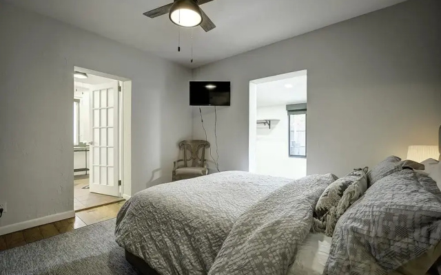 photo 3 of Fantastic 3 Bedroom Heated Salt Pool Home 3 Blocks From Wilton Drive