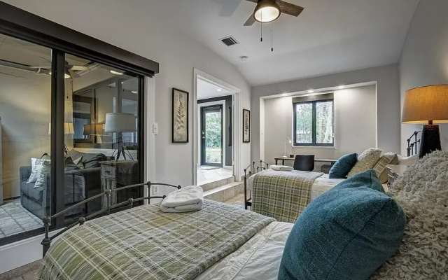 photo 5 of Fantastic 3 Bedroom Heated Salt Pool Home 3 Blocks From Wilton Drive