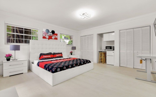 photo 2 of "Fantastic House 5min to Brickell w/ Pool & Tub".