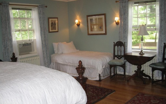 photo 4 of Farnam Guest House