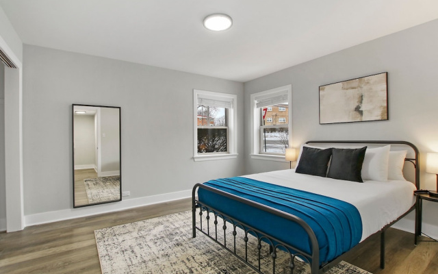 photo 3 of Fascinating 1BR Apartment in Skokie