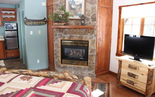 photo 2 of Fawn Valley Inn: 157