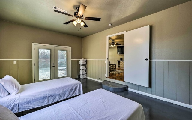 photo 5 of Fayetteville Vacation Rental - 2 Mi to Dtwn!