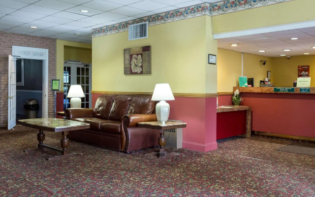 photo 2 of Quality Inn & Suites Auburn I-95