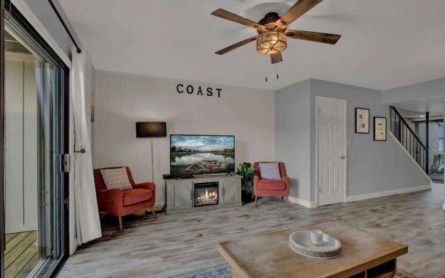 photo 2 of Fisherman Friend! - Coastal Condo - Views Await!