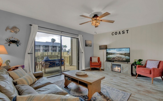 photo 3 of Fishermans Friend! - Coastal Condo - Views Await!