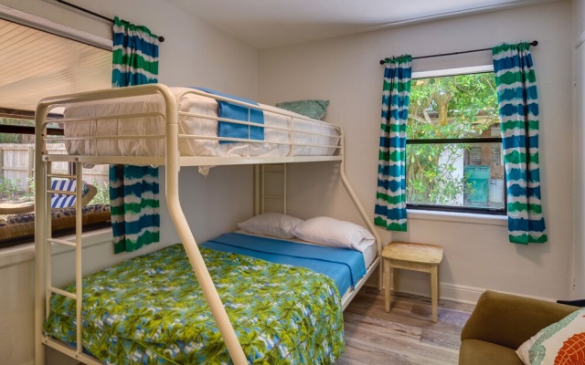photo 2 of Melbourne Escape w/ Screened Patio, Near Beaches!