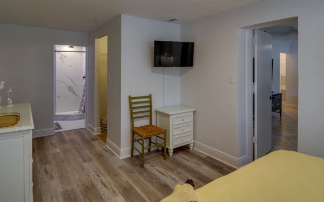 photo 3 of Melbourne Escape w/ Screened Patio, Near Beaches!