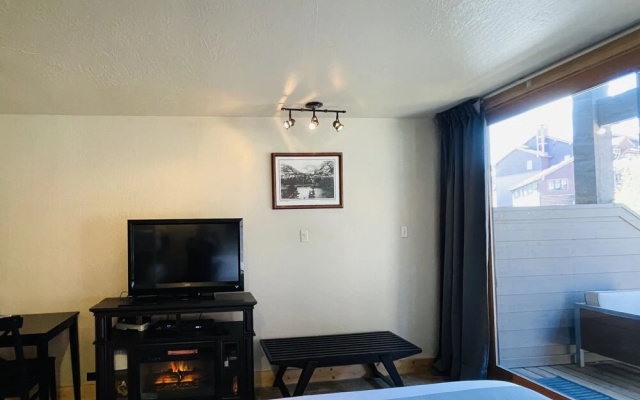 photo 4 of Flurry by Avantstay Tahoe Donner Home w/ Access to Northstar Resort Community