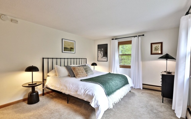 photo 4 of Forest Mountain Escape: Beautiful Mountaintop Escape In Mendon, Vt. 20 Min To Killington/14 To Pico. 4 Bedroom Home