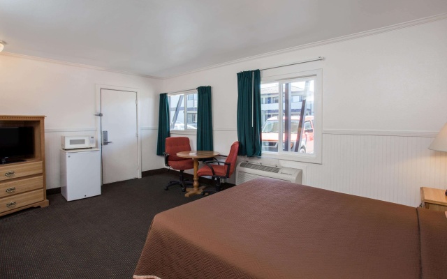photo 3 of Travelodge by Wyndham Fort Bragg