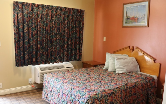 photo 5 of Four Corners motel