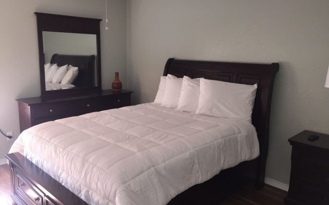 photo 2 of Four Horseman Travel Lodge