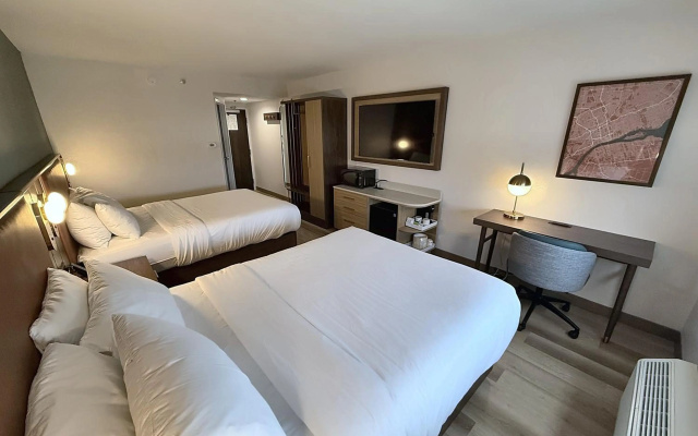 photo 3 of Radisson Hotel Detroit Metro Airport 