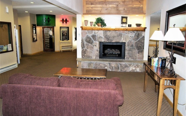 photo 2 of Fox Pine Lodge 4 Bed 4 Bath Condo