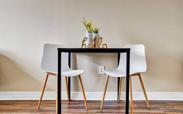 photo 4 of FRONTDESK Calais Midtown Apts Houston