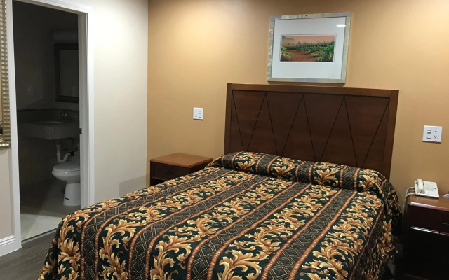photo 3 of Fullerton Lodge
