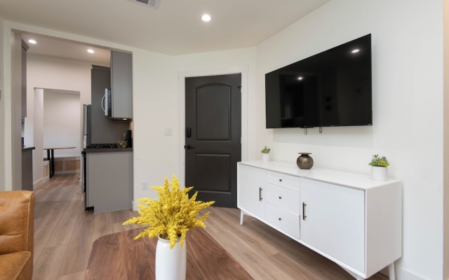 photo 5 of Fun 5Br House Near Dtla
